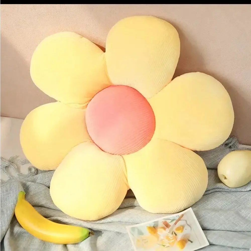 PLUSH HUGGY FLOWER PILLOW‎